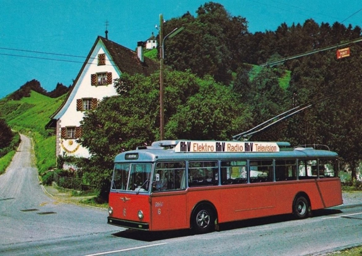 Weinroter Trolleybus